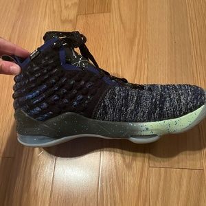 Nike Lebron xvii- youth size 7